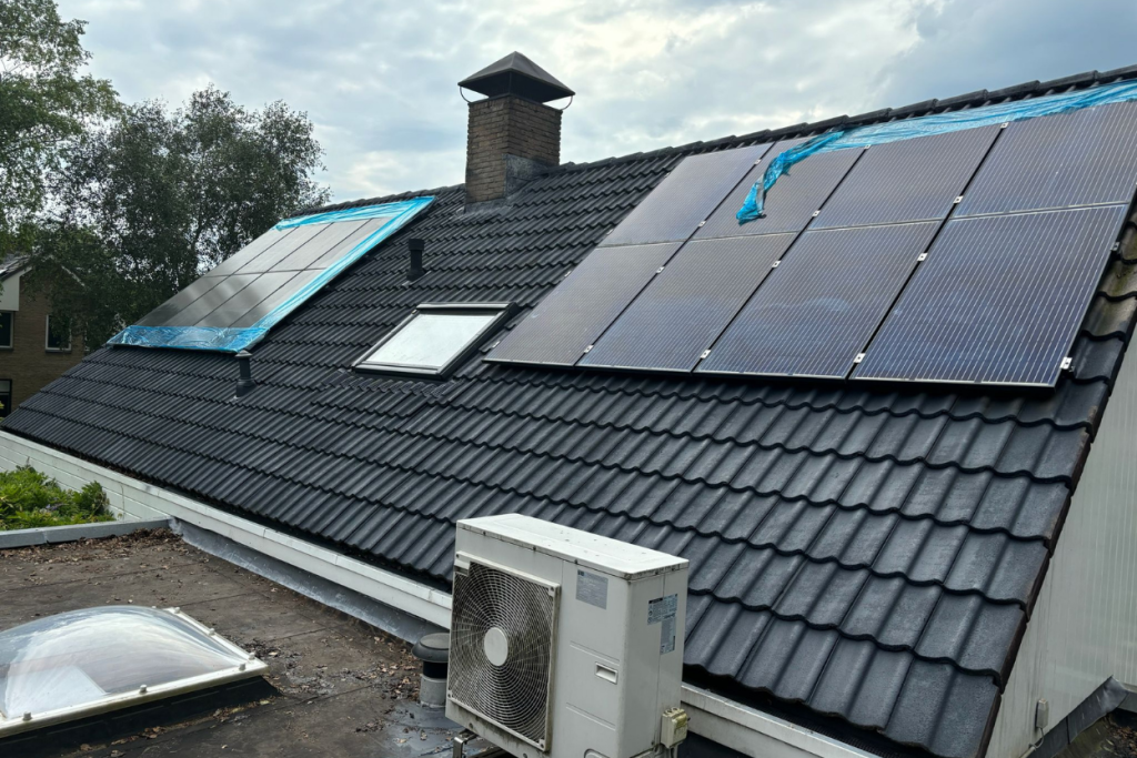 Dakpannen impregneren en zonnepanelen reinigen in Almere