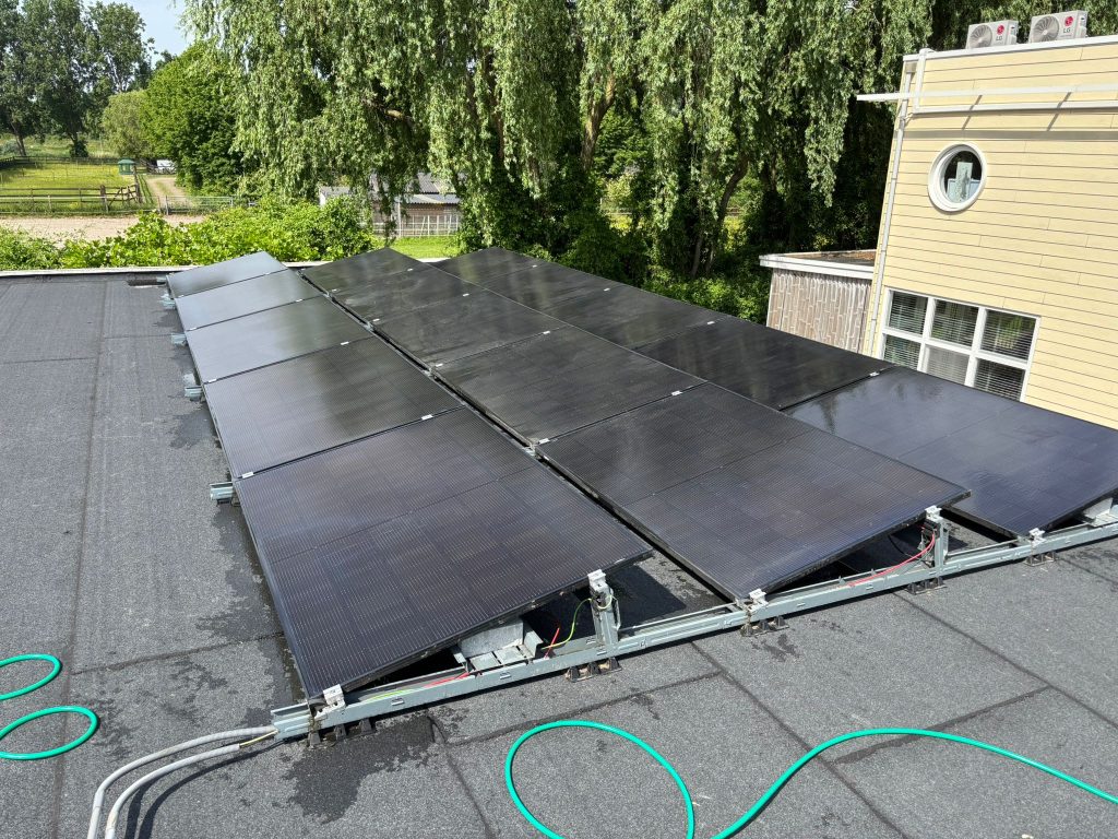 Reinigen zonnepanelen in almere